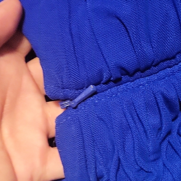 Dress - Picture 7 of 8